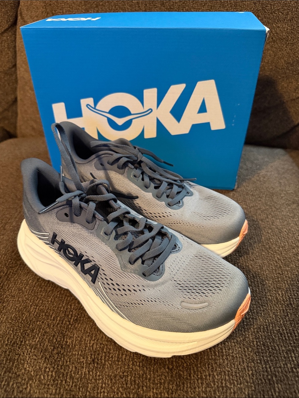 HOKA Clifton 11